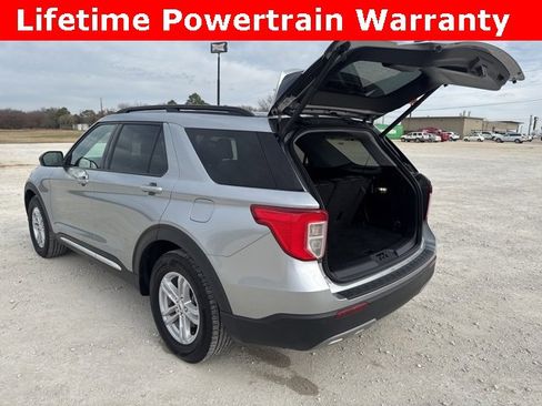 Used 2024 Ford Explorer XLT w/ Equipment Group 202A image 4