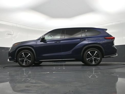 Used 2021 Toyota Highlander XSE FWD image 25