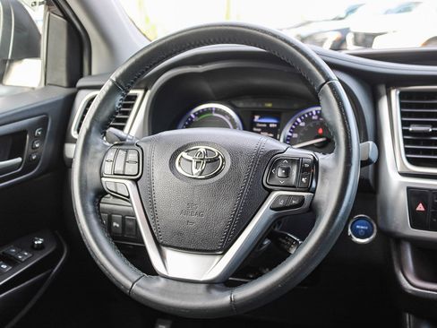 Used 2019 Toyota Highlander Limited Platinum image 16
