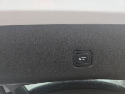 Used 2020 Chevrolet Traverse LT image 7