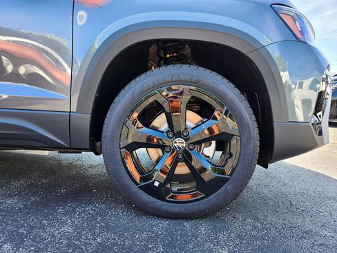 New 2025 Volkswagen Taos SEL image 21