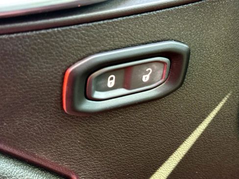 Used 2024 Jeep Wrangler Unlimited w/ Convenience Group AWD/4WD image 16