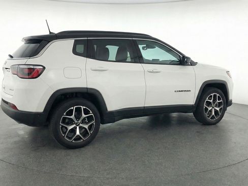 Used 2025 Jeep Compass Limited AWD/4WD image 9