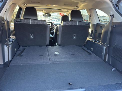 Certified 2024 Toyota Highlander XLE image 31