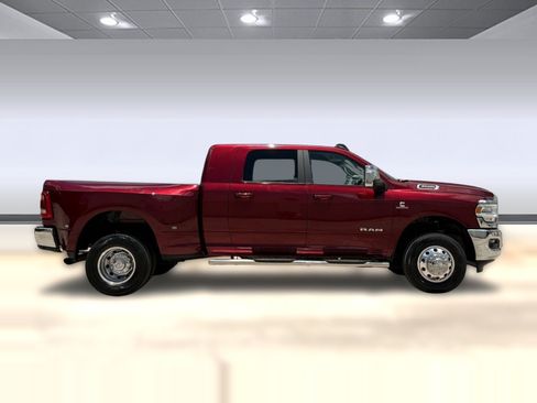 Used 2024 RAM 3500 Laramie AWD/4WD image 8