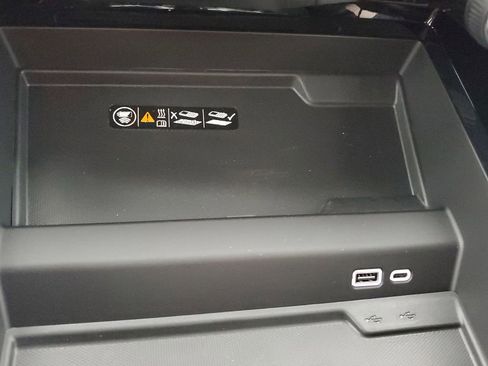 New 2026 Chevrolet Suburban RST image 18