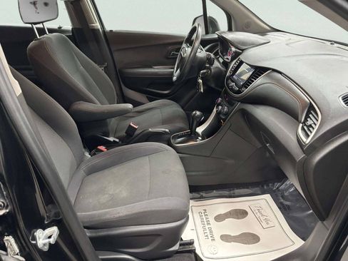 Used 2018 Chevrolet Trax LS FWD image 20