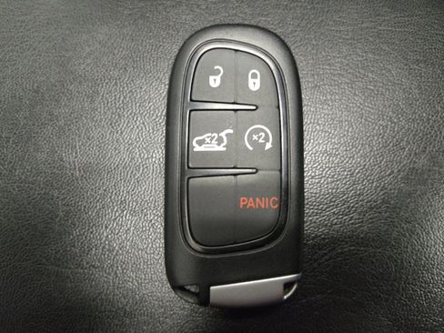 Used 2019 Jeep Cherokee Limited FWD image 32
