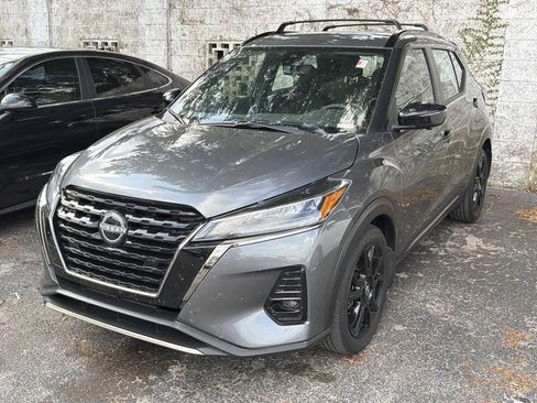 Used 2024 Nissan Kicks SR w/ Interior Electronics Package FWD image 3