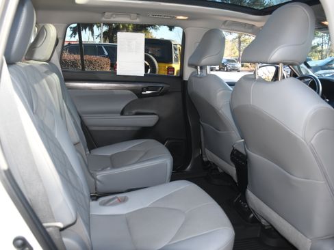 Used 2021 Toyota Highlander Platinum image 21