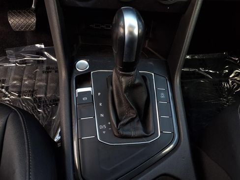 Used 2020 Volkswagen Tiguan SE FWD image 10