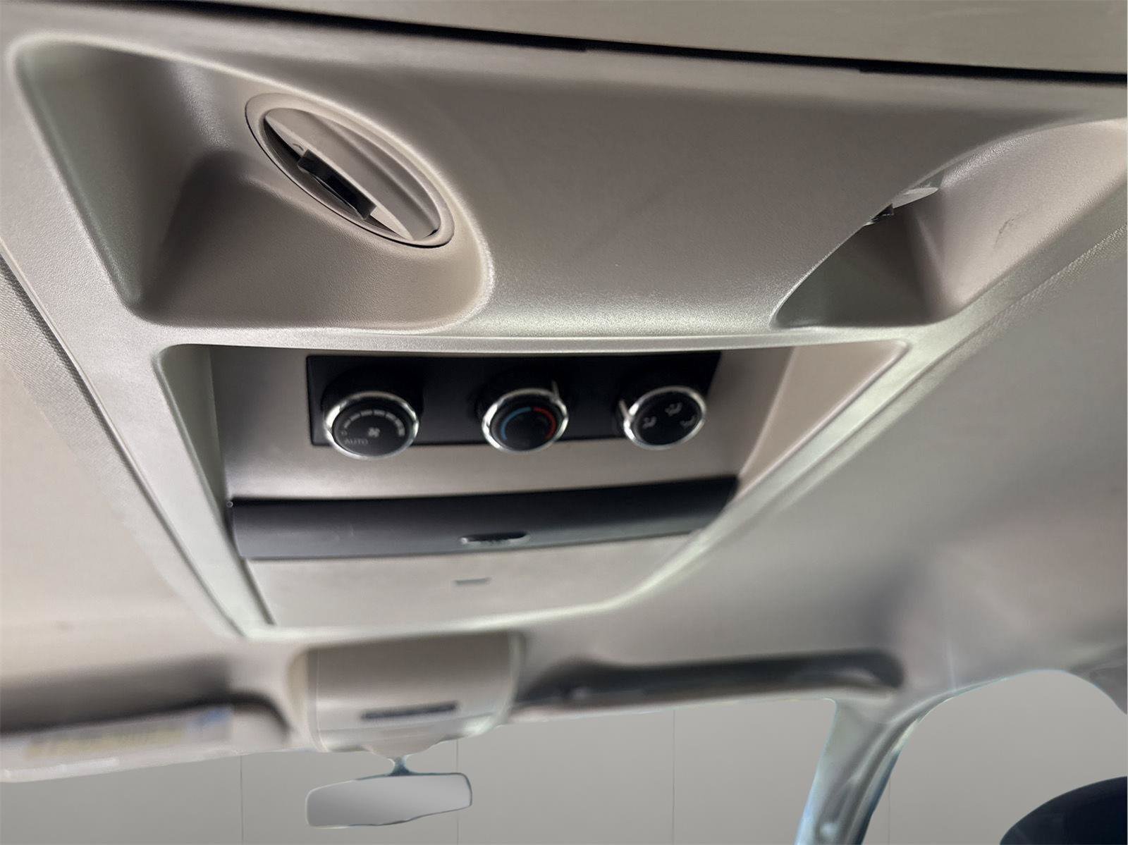 Used 2015 Chrysler Town & Country Touring FWD image 21