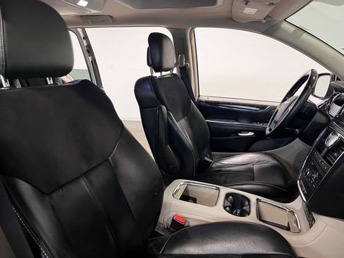 Used 2012 Chrysler Town & Country Limited w/ Luxury Group FWD image 10