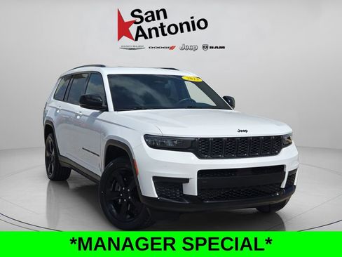 Used 2023 Jeep Grand Cherokee L Laredo image 2