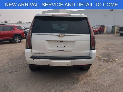 Used 2019 Cadillac Escalade Luxury AWD/4WD image 10