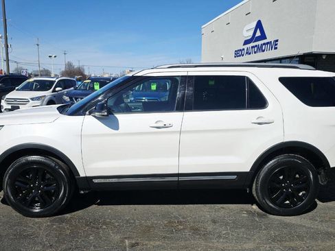 Used 2018 Ford Explorer XLT w/ Equipment Group 202A image 3