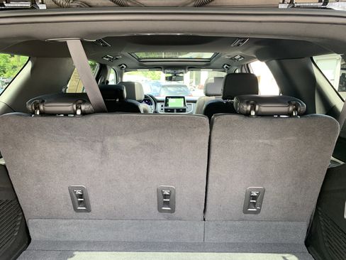 Used 2022 Chevrolet Tahoe Z71 w/ Luxury Package AWD/4WD image 54