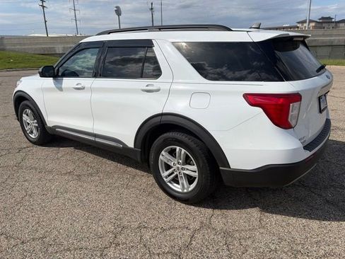 Used 2021 Ford Explorer XLT w/ Equipment Group 202A AWD/4WD image 4