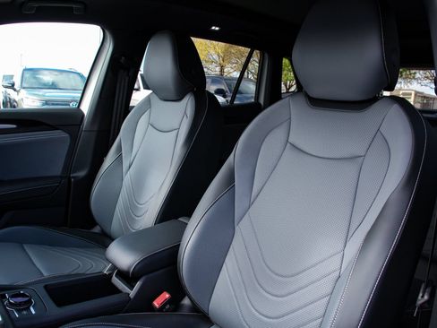 New 2026 Volkswagen Tiguan SE R-Line FWD image 11