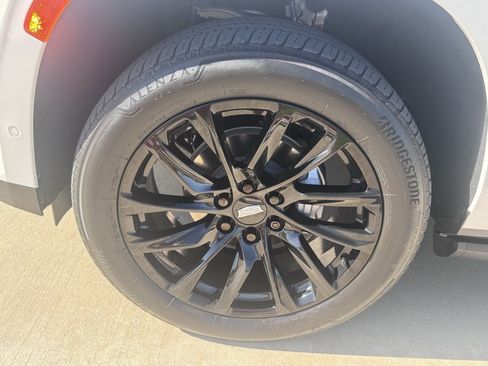 Used 2024 Cadillac Escalade Sport Platinum w/ LPO, ONYX Package image 8