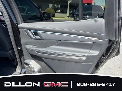 Used 2025 Buick Enclave Sport Touring w/ Power Package AWD/4WD image 23