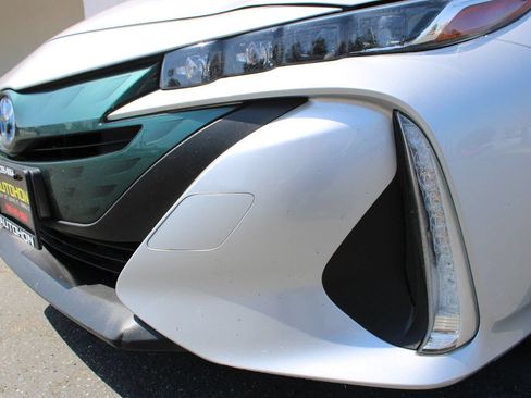 Used 2018 Toyota Prius Prime Premium FWD image 4
