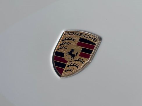 Certified 2024 Porsche Macan image 30