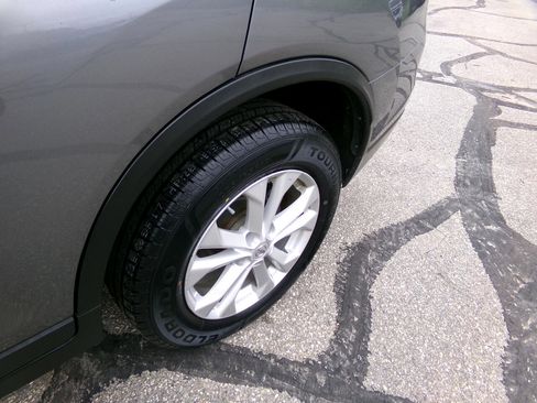 Used 2015 Nissan Rogue SV image 10