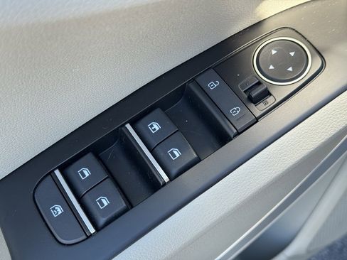 Used 2022 Kia Soul LX image 14