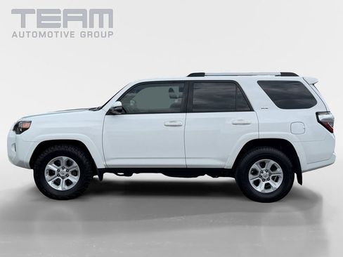 Used 2022 Toyota 4Runner SR5 Premium w/ Moonroof Package RWD image 2
