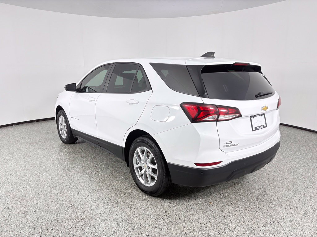 Used 2024 Chevrolet Equinox LS w/ LS Convenience Package FWD image 4