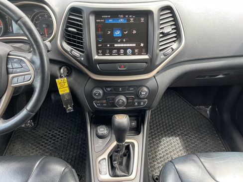 Used 2017 Jeep Cherokee Latitude w/ True North Edition AWD/4WD image 22
