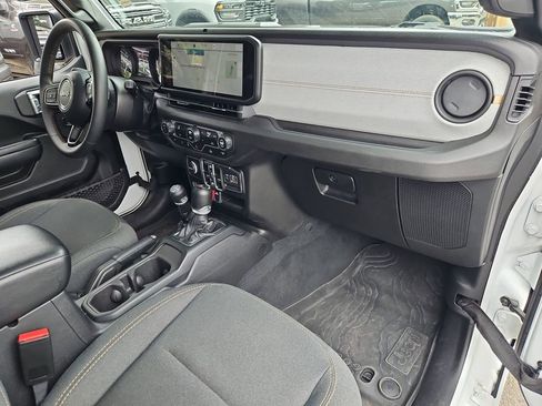 Used 2024 Jeep Wrangler Unlimited AWD/4WD image 17
