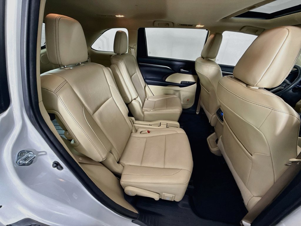 Used 2016 Toyota Highlander Limited FWD image 29