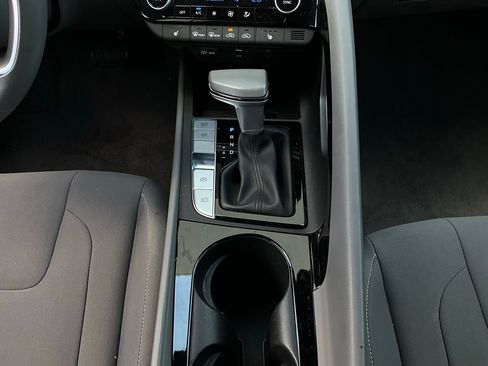 Used 2025 Hyundai Elantra SEL image 14