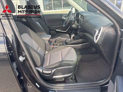Used 2025 Kia Soul LX w/ LX Technology Package FWD image 38
