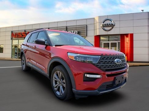 Used 2022 Ford Explorer XLT w/ Equipment Group 202A AWD/4WD image 1