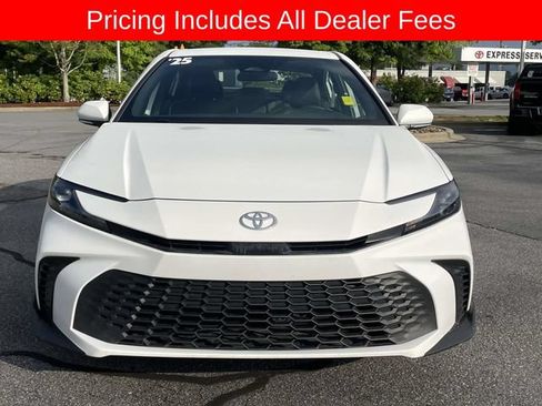 Used 2025 Toyota Camry SE FWD image 8