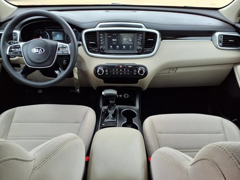 Used 2019 Kia Sorento FWD image 9