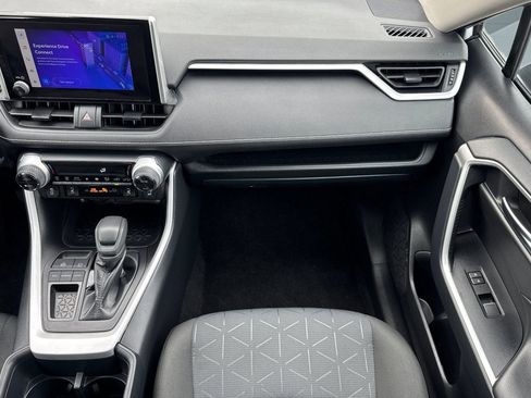 Used 2025 Toyota RAV4 XLE image 30