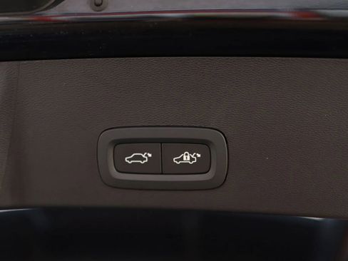 Used 2025 Volvo XC40 B5 Core AWD/4WD image 43