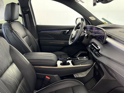 Used 2025 Buick Enclave Avenir w/ LPO, Floor Liner Package AWD/4WD image 16