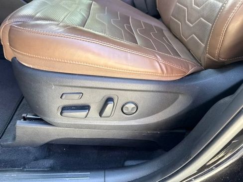 Certified 2022 Kia Telluride SX w/ SX Prestige Package AWD/4WD image 16