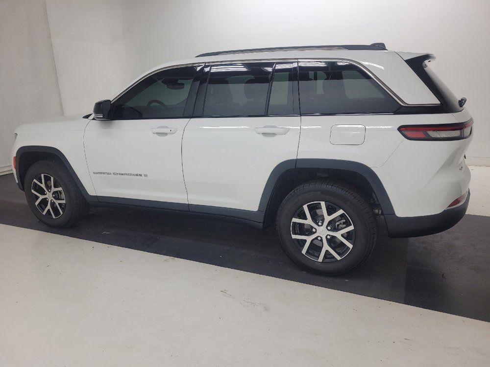 Used 2023 Jeep Grand Cherokee Limited AWD/4WD image 3
