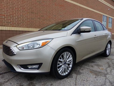 Used 2017 Ford Focus Titanium image 5