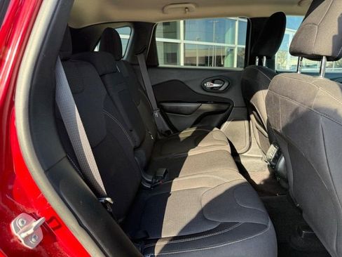 Used 2016 Jeep Cherokee Latitude w/ Comfort & Convenience Group image 12