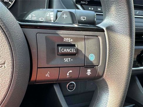 Used 2023 Nissan Rogue SV image 25