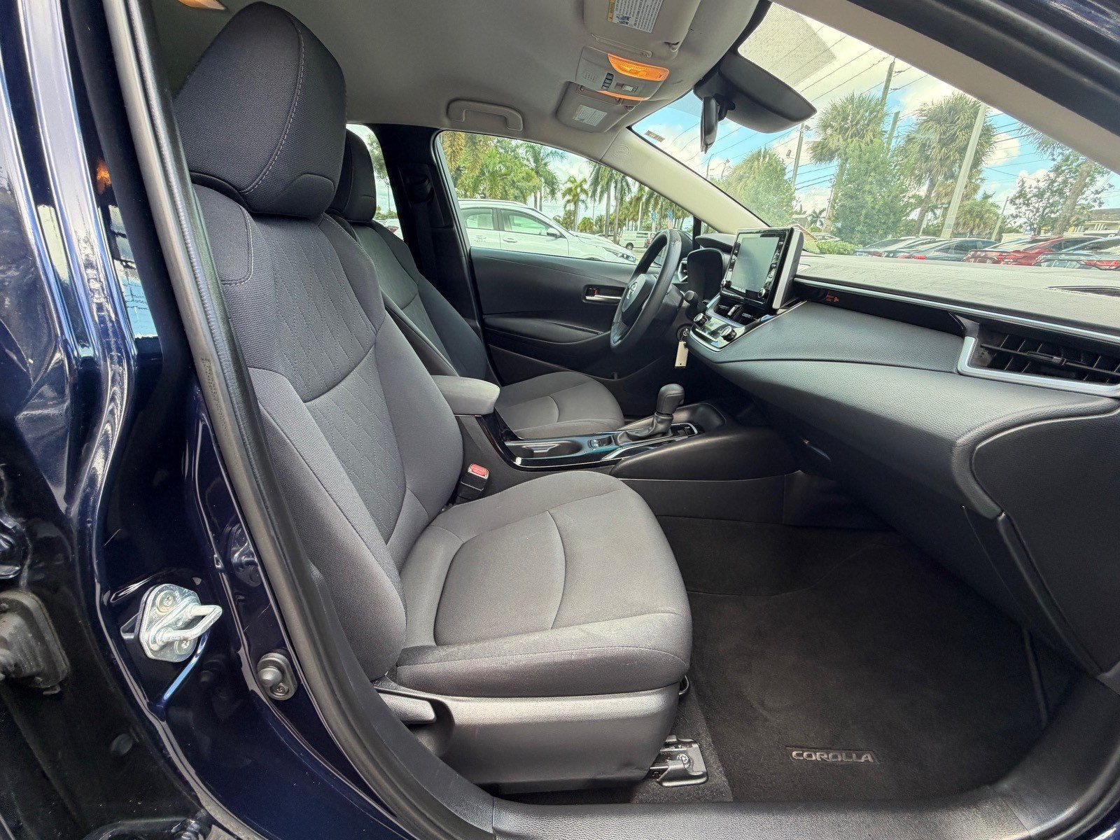 Used 2020 Toyota Corolla LE FWD image 27