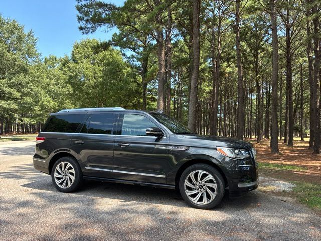 Certified 2023 Lincoln Navigator Reserve AWD/4WD image 2