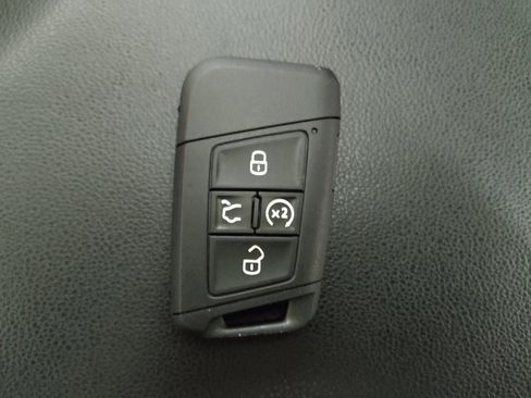 Used 2025 Volkswagen Jetta SE FWD image 32
